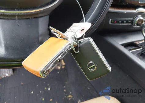 2021 Volvo Xc60 T6 Inscription z USA, uszkodzony, nr VIN YV4A22RL0M1741849